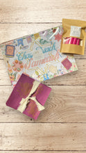 Load image into Gallery viewer, NAPKINS -  LINEN TEXTURED FLORAL CERISE