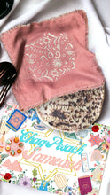 Load image into Gallery viewer, LINEN EMBROIDERY PESACH MATZAH COVER - YAKIRA PINK