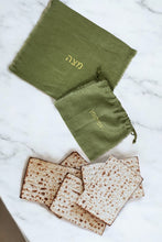 Load image into Gallery viewer, LINEN PRINT MATZAH AND AFIKOMEN SET - CARMELA