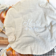 Load image into Gallery viewer, CHALLAH COVER ROUND TASSLE CREAM