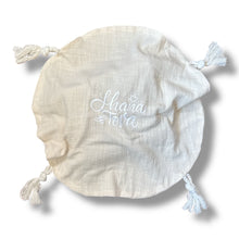Load image into Gallery viewer, CHALLAH COVER ROUND TASSLE CREAM