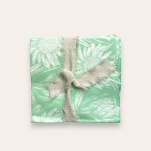 Load image into Gallery viewer, NAPKINS -  LINEN TEXTURED PROTEA GREEN