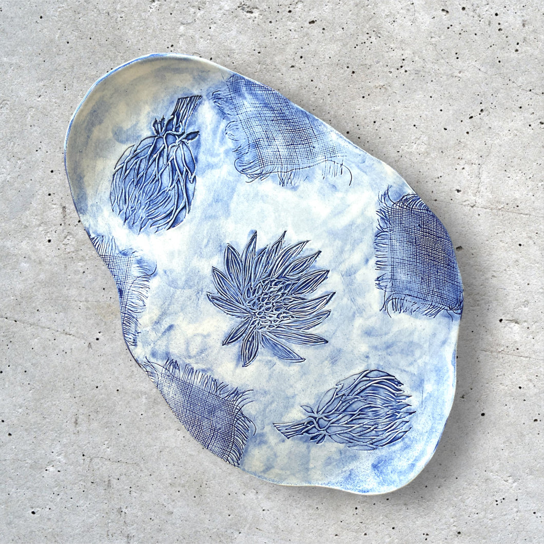 CERAMIC PLATE - PROTEA BLUE