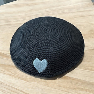 KIPPAH - BLACK CROCHET GREY HEART