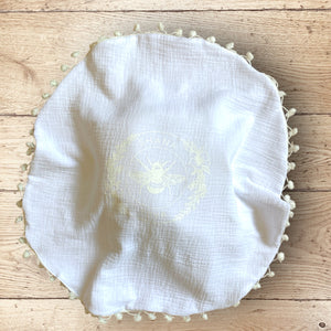 CHALLAH COVER ROUND - POMPOM WHITE