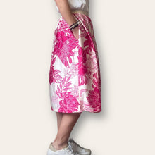 Load image into Gallery viewer, LUNA SKIRT FLORAL