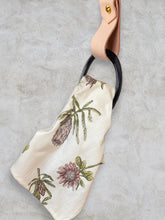 Load image into Gallery viewer, NETILAT TOWEL - COTTON PROTEA